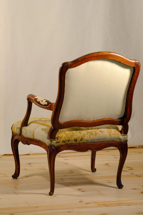 Antique Fauteuil a La Reine Chair